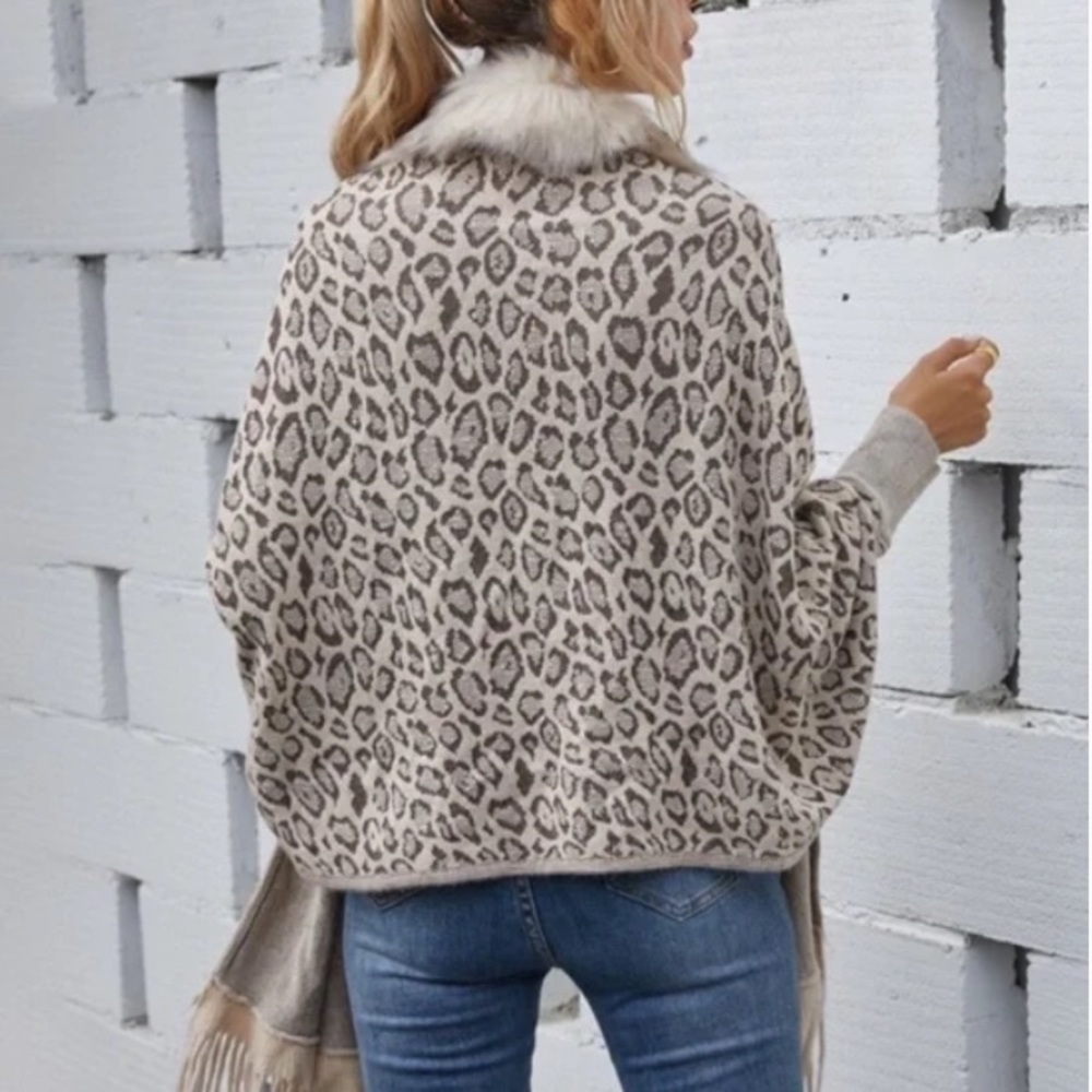 Cozy vegan fur leopard print tassel poncho shawl scarf wrap cardigan - Picture 3 of 7